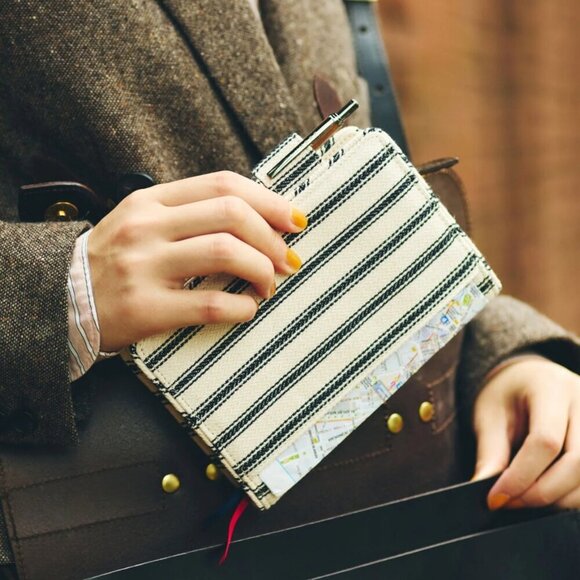 Hobonichi Lined Fabric Herringbone (Ivory x Black) A6 2025 w Uniball Pen - NEW - Picture 10 of 16